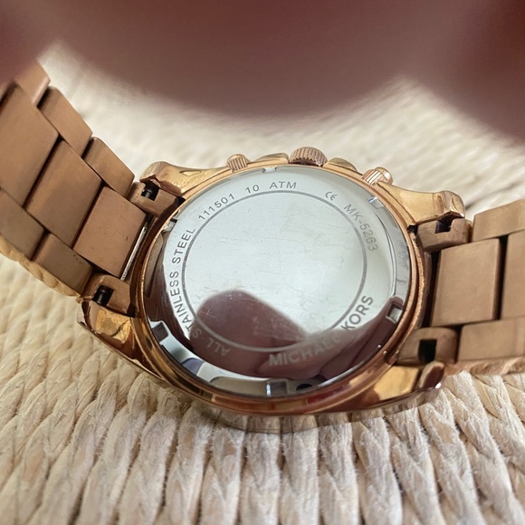 Michael Kors Watch - Picture 9 of 10